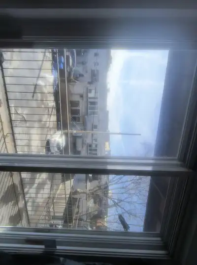 Chambre a louer a 30 sec du METRO de L'église. 2 mois Aout, sep