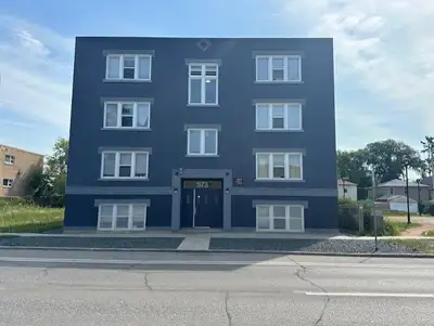 573 Sherbrook - 1 BR - available August 1st