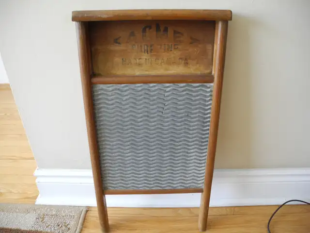VINTAGE WASHBOARD WOOD & STEEL in Arts & Collectibles in City of Toronto - Image 2