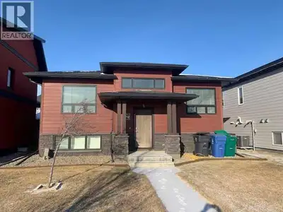 **Available: NOW!Rent - $1500.00 with utilities included except internet/cable.MOVE-IN INCENTIVE: $1...