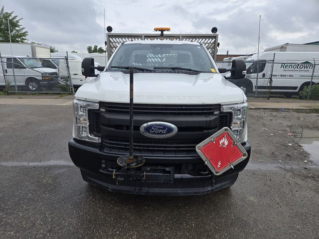 2019 Ford F-350 4x4 6.2L V8 Gas - Flatbed - Alum Frame + Lift in Cars & Trucks in City of Toronto - Image 2