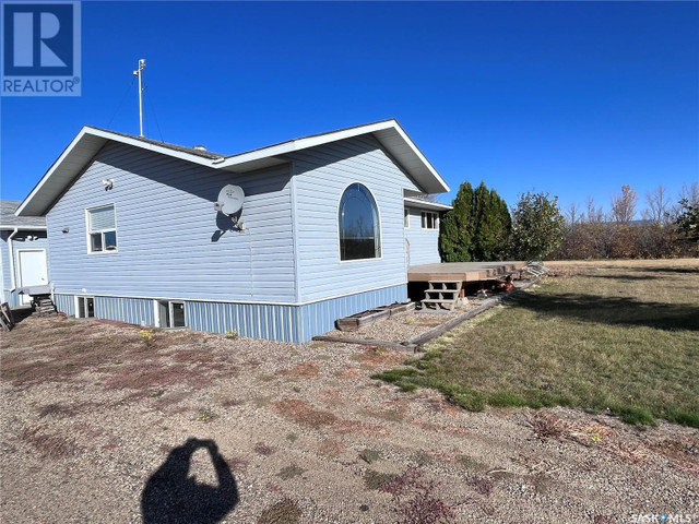 Roberts Acreage Swift Current Rm No. 137, Saskatchewan in Houses for Sale in Swift Current - Image 2