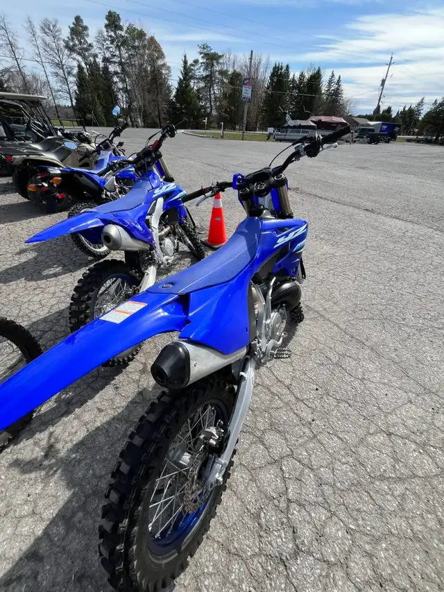 2025 YAMAHA YZ250X - LOW HOURS in Dirt Bikes & Motocross in Ottawa - Image 5