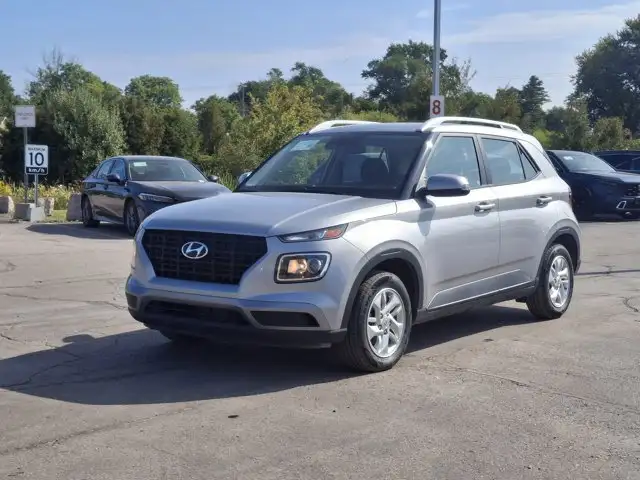 2025 Hyundai Venue Preferred | Heated Wheel + Seats | CarPlay +
