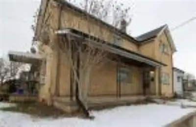 Charming 2-bedroom main-level unit now available for rent! This inviting space features a neutral co...