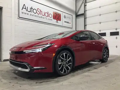 Ce Toyota Prius Prime 2024 version HYBRID RECHARGEABLE**CUIR**TOIT PANO**NAVI** est offert à Mirabel...