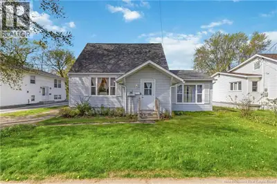Welcome to 642 MacLaren Avenue! Located in a nice neighbourhood, this affordable 1.5 storey home off...