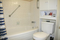 SPACIOUS 2 BEDROOM APARTMENT FOR RENT IN OWEN SOUND! SELECT APARTMENTS REVITALIZED WITH MODERN FINIS... (image 4)