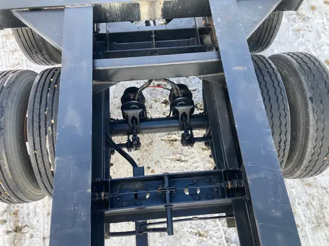 2006 Hyundai Container Chassis / 20 ft container pins in Heavy Equipment in Laval / North Shore - Image 23