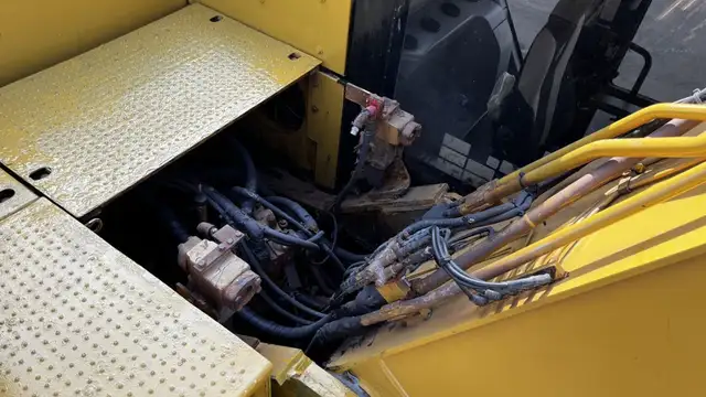 2018 Caterpillar 326F L Excavator in Heavy Trucks in Edmonton - Image 42