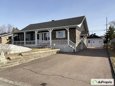 Bungalow tout brique , Secteur paisible Charmante maison de style Québécois; offrant 4 chambres et 3...