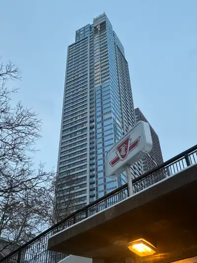 BURKE CONDO ASSIGNMENT 625 SQ BALCONY SOUTH VIEW 1 BEDROOM + DEN Interior: 625 sf Exterior: 36 sf St...