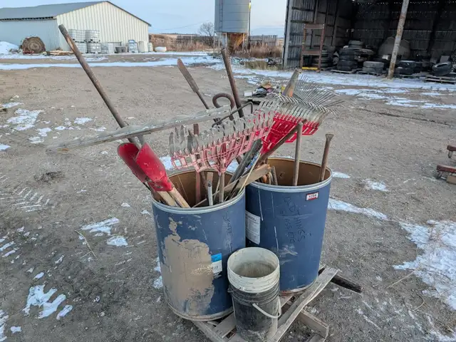 QTY OF TOOLS in Heavy Trucks in Kamloops - Image 4