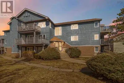 Welcome to Unit 12 at 77 Farnham Gate Road, a top-floor condo offering comfort, privacy, and excepti...