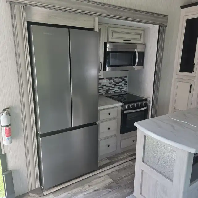 2023 SIERRA 3440BH-LUXURIOUS 2 BEDROOM LOFT,1.5 BATH,FINANCING! in Travel Trailers & Campers in Ottawa - Image 15