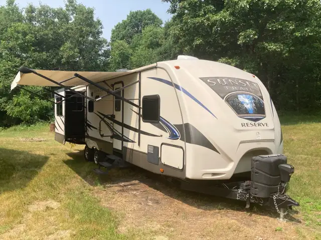 2015 CROSSROADS SUNSET TRAIL RESERVE 30RE (FINANCING AVAILABLE) in Travel Trailers & Campers in Strathcona County - Image 4