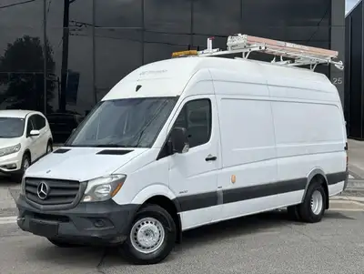 CERTIFICATION INCLUDED! 1 OWNER VAN FROM THE CITY OF OTTAWA! RARE 3500 SERIES DUAL REAR WHEELS VAN!!...