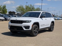 The New 2025 Jeep Grand Cherokee Limited delivers a perfect balance of refined luxury and capable pe... (image 1)