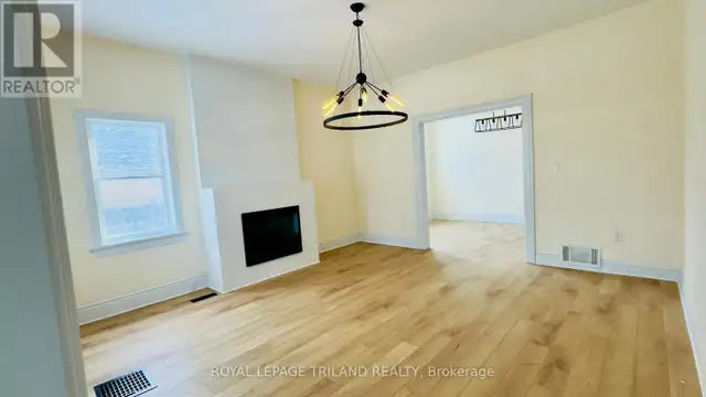 1287 DUNDAS STREET London East (East M), Ontario in Commercial & Office Space for Rent in London - Image 4