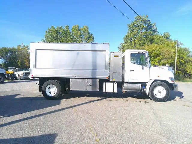 2019 Hino 338 in Heavy Trucks in Hamilton - Image 12