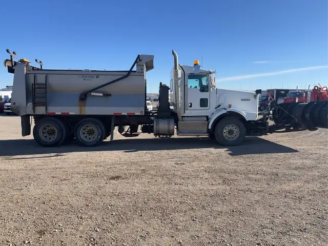 2016 Kenworth T800 in Heavy Trucks in Calgary - Image 6