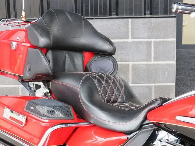 2010 Harley-Davidson Touring FLHTK - Electra Glide Ultra Limited in Sport Touring in Cambridge - Image 8