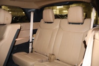 This Land Rover Range Rover has a dependable Twin Turbo Premium Unleaded V-8 4.4 L/268 engine poweri... (image 7)