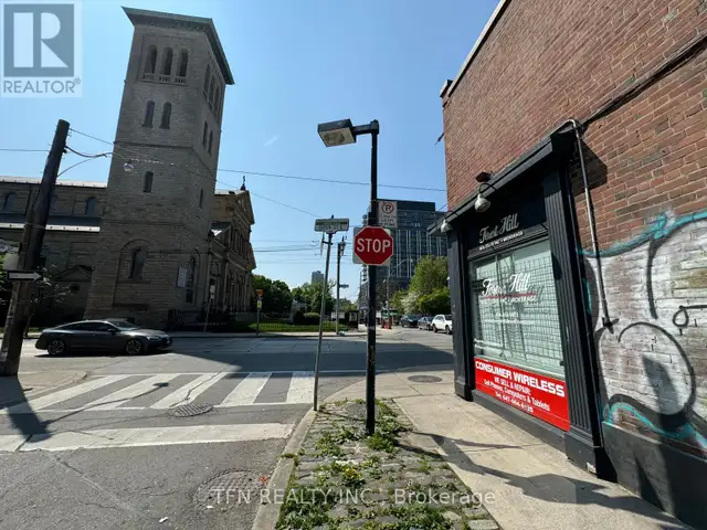 384 QUEEN STREET E Toronto (Regent Park), Ontario62863317753857121