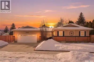 Just steps from the river in the highly sought after north end neighbourhood of Lawson Heights, this...