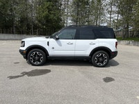 // ACCIDENT FREE!! // // SINGLE OWNER! // This 2024 Ford Bronco Sport Outer Banks 4WD is a smart SUV... (image 9)