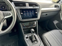 * Panoramic power sunroof * LED tail lights * Automatic LED reflector headlights with LED Daytime *... (image 7)