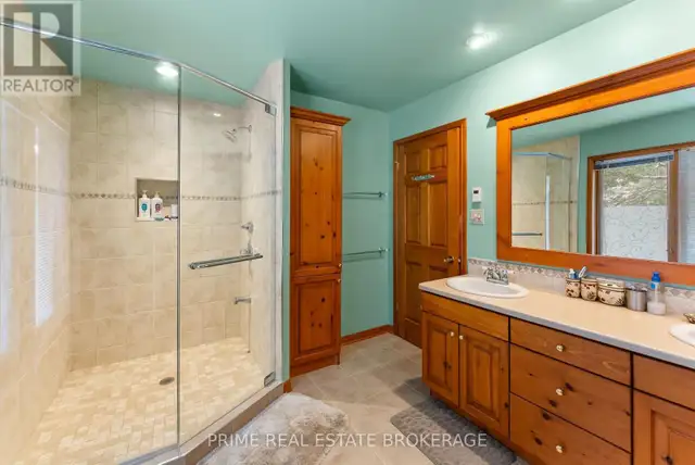 9856 HURON PLACE Lambton Shores (Grand Bend), Ontario in Houses for Sale in Grand Bend - Image 22