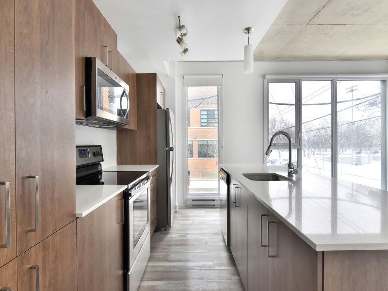 GRAND Condo appartement 5 1/2 a louer2 sdbparc Jarry/MileEx