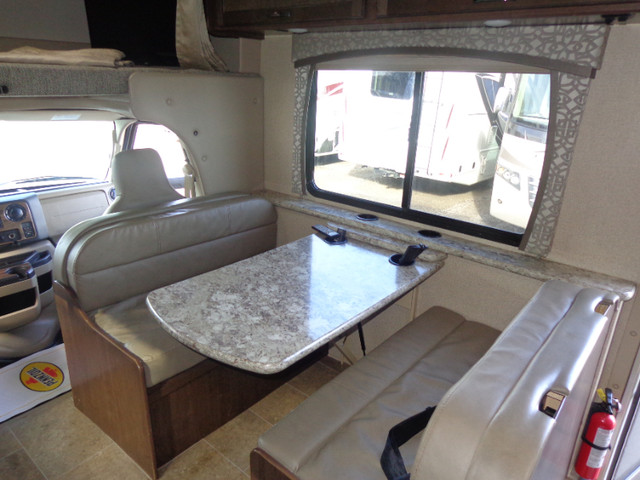 Check This Out, C-Class Motorhome with Bunks!!! Thor Chateau 30D in RVs & Motorhomes in Markham / York Region - Image 4