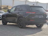 Look at this 2023 Jeep Grand Cherokee Limited. Its Automatic transmission and Regular Unleaded V-6 3... (image 5)