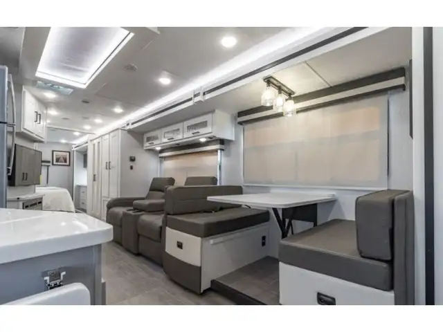 2023 Coachmen Encore 325 Classe A Full Body paint VR / RV in RVs & Motorhomes in Laval / North Shore - Image 14