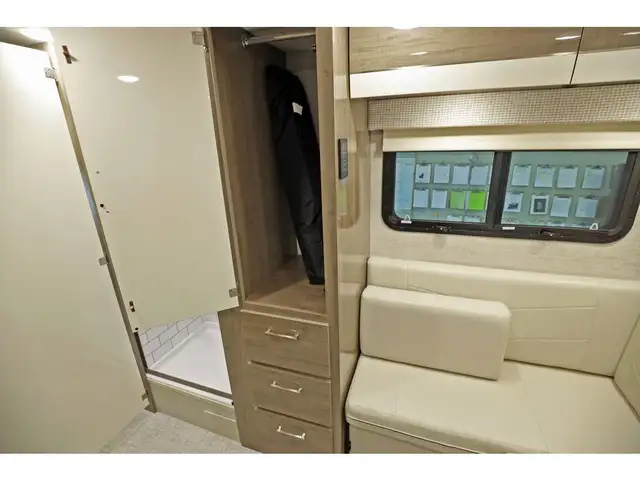 2023 Entegra Coach Qwest 24N B+ Mercedes turbo diesel 2023 NEUF in RVs & Motorhomes in Laval / North Shore - Image 15