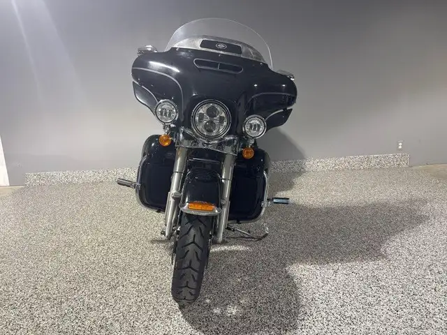 2015 Harley-Davidson FLHTCUL - Electra Glide Ultra Classic Low in Sport Touring in Edmonton - Image 8