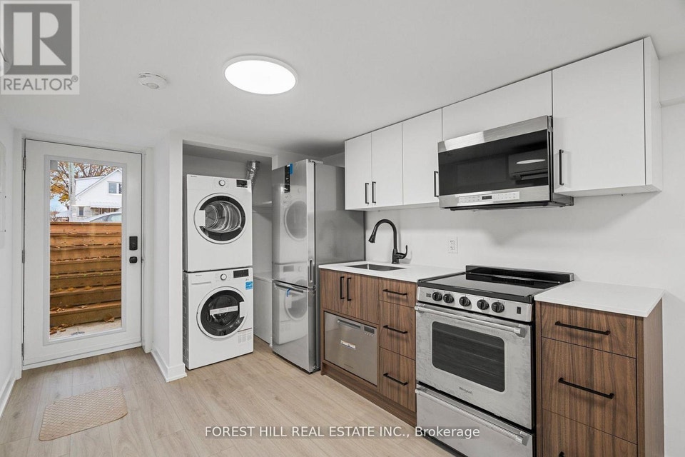 D - 69 CLAYBROOKE STREET Toronto (Beechborough-Greenbrook), Onta 4