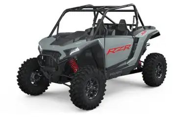 LA GARNITURE PREMIUM COMPREND : Écran RIDE COMMAND de 7 po (17,8 cm) Caméra de recul Pneus de 76,2 c...