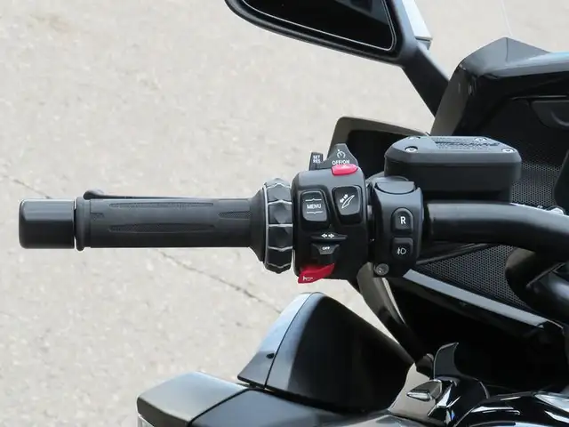 2024 BMW K 1600 B Exclusive in Sport Touring in Cambridge - Image 13