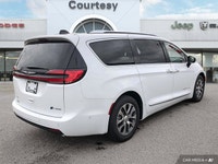 This 2023 Chrysler Pacifica Hybrid Pinnacle boasts a luxurious Black w/Black & Caramel leather inter... (image 4)