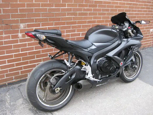 2009 SUZUKI GSXR 750 in Street, Cruisers & Choppers in City of Toronto - Image 3