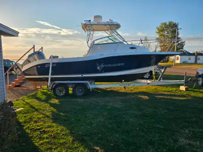 2006 Seaswirl Striper 2301 Walkaround Cuddy Deep Vee equipped with a factory Yamaha 250 HP four stro...