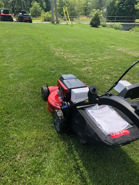 Toro 60V MAX* 22" Recycler® Personal Pace Auto-Drive™ (21467) in Lawnmowers & Leaf Blowers in Belleville - Image 6