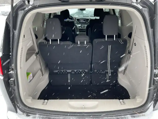 2023 Chrysler Grand Caravan SXT in Cars & Trucks in Ottawa - Image 29