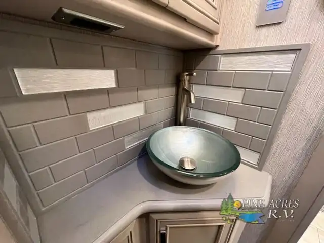 2023 Newmar Kountry Star 4037 Diesel Pusher 360 h.p. in RVs & Motorhomes in Moncton - Image 52