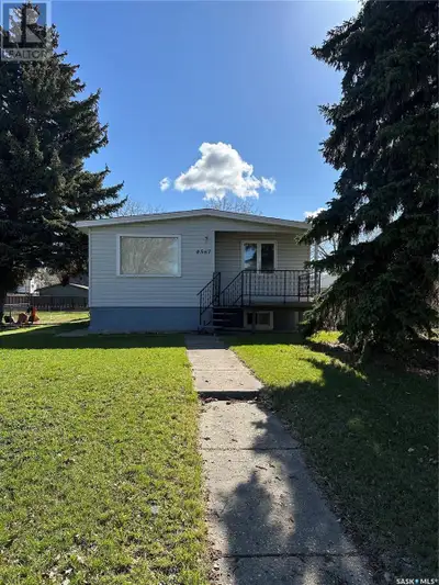 Welcome to this well-maintained home located in the friendly community of Gull Lake. The main level...