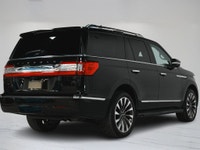 This 2019 Lincoln Navigator Select is a local Ontario vehicle in excellent condition. With its strik... (image 3)