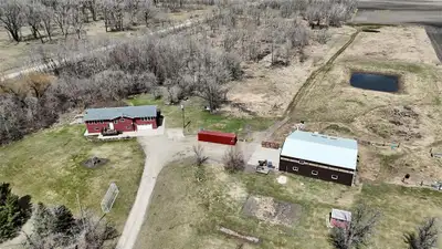 R39//Graysville/Escape to the peace and privacy of country living on this stunning and versatile 15...